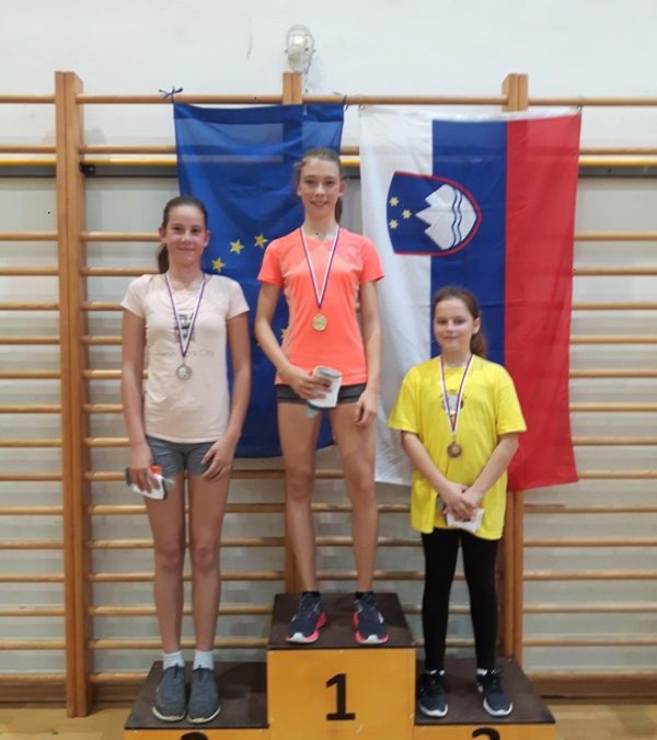 Ana Kolbezen bronasta na področnem prvenstvu v badmintonu